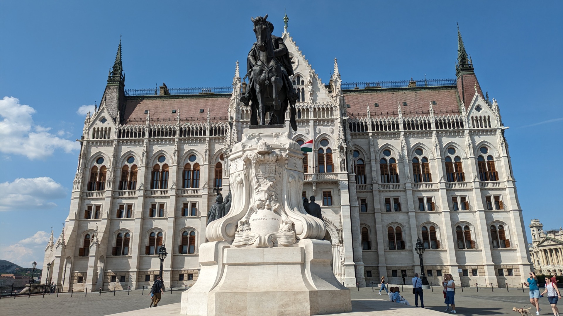 Photo of Kossuth Lajos Square in Budapest