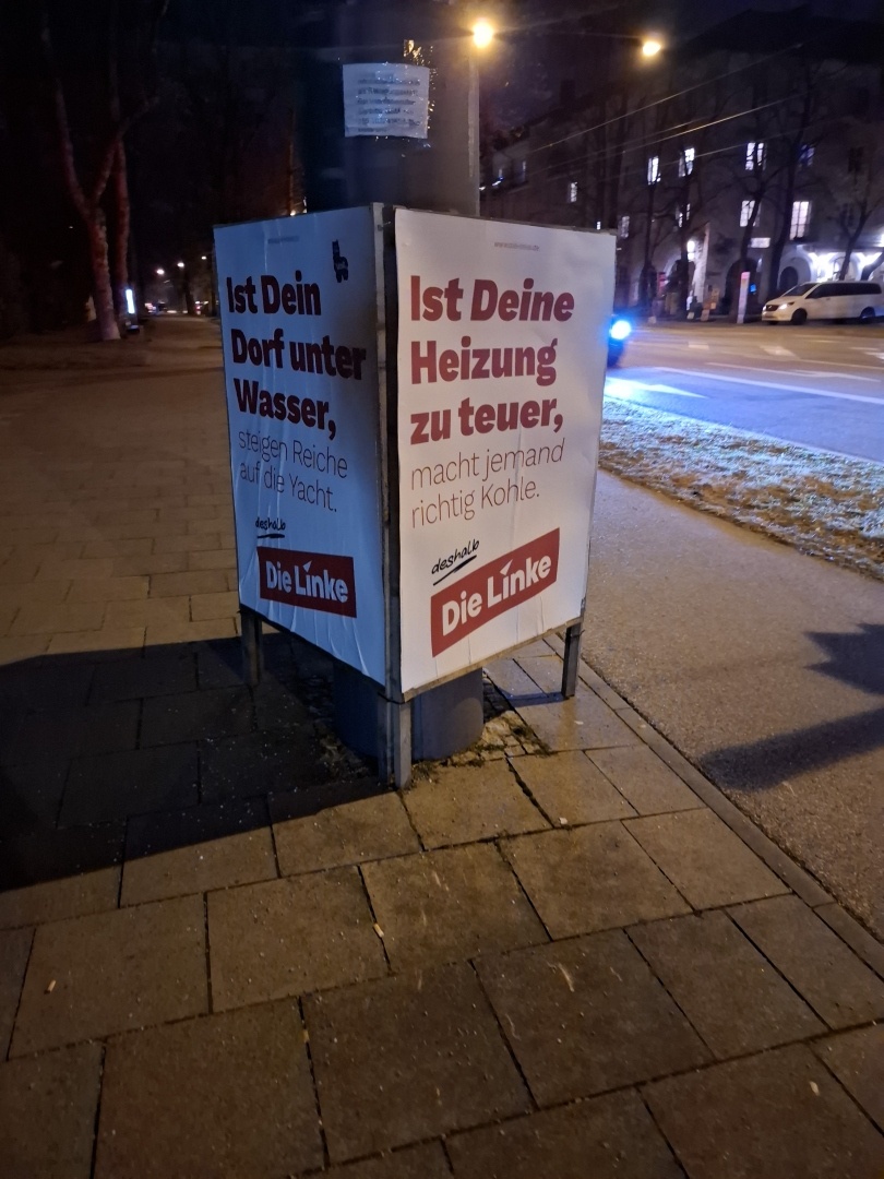 A street in Munich there is an election campaign poster, reading: 